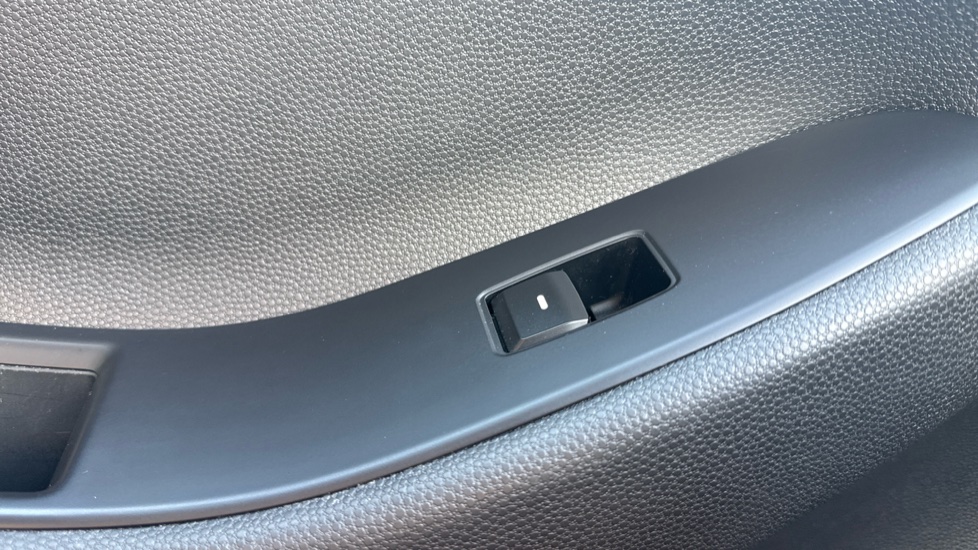Hyundai i20 1.2 SE 5dr Petrol Hatchback - Image 24