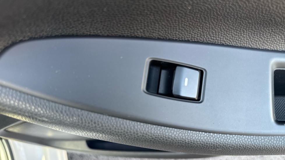 Hyundai i20 1.2 SE 5dr Petrol Hatchback - Image 44