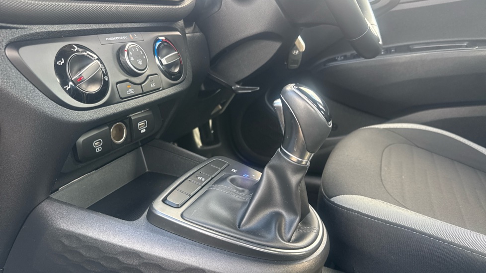 Hyundai i10 1.0 [63] Advance 5dr Auto [Nav] Petrol Hatchback - Image 13
