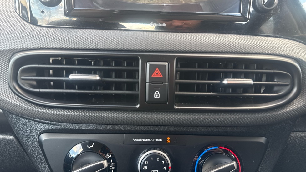 Hyundai i10 1.0 [63] Advance 5dr Auto [Nav] Petrol Hatchback - Image 27