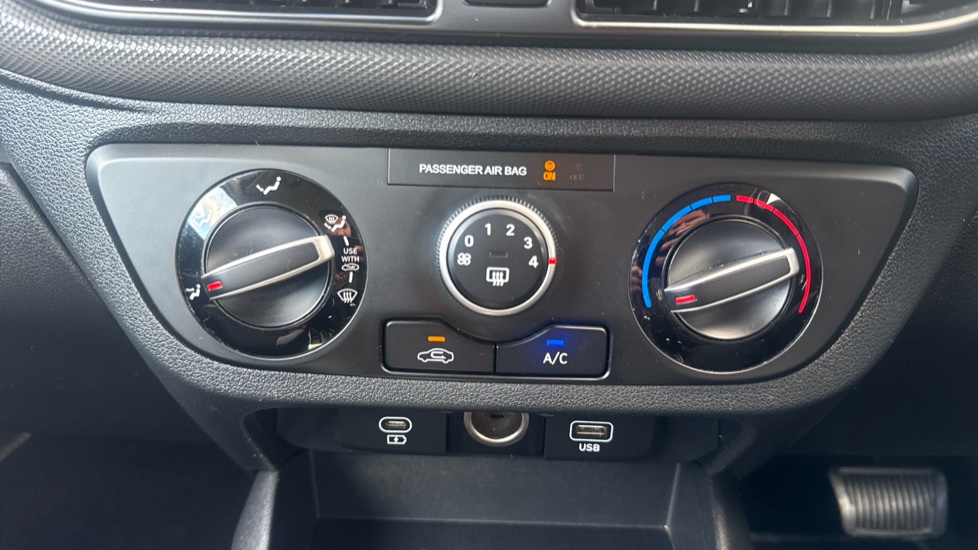 Hyundai i10 1.0 [63] Advance 5dr Auto [Nav] Petrol Hatchback - Image 28