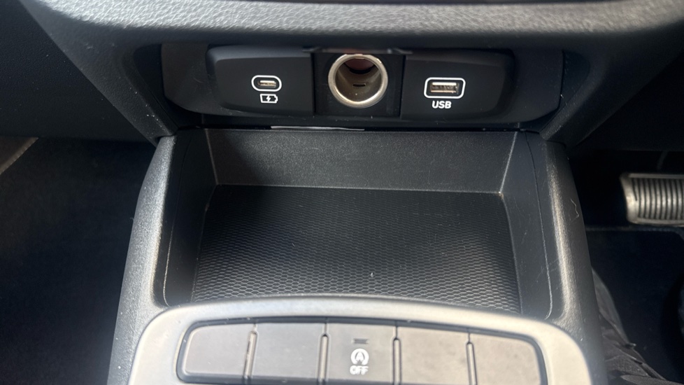 Hyundai i10 1.0 [63] Advance 5dr Auto [Nav] Petrol Hatchback - Image 29