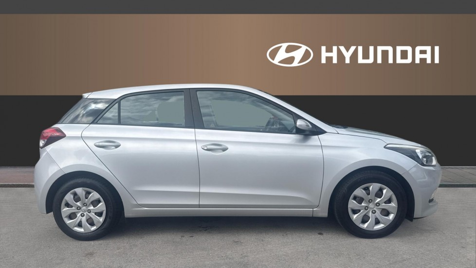 Hyundai i20 1.2 Blue Drive S 5dr Petrol Hatchback - Image 5