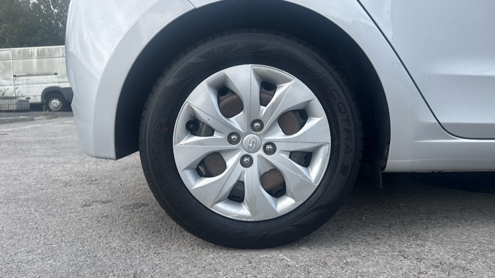 Hyundai i20 1.2 Blue Drive S 5dr Petrol Hatchback - Image 7