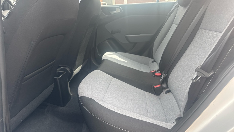 Hyundai i20 1.2 Blue Drive S 5dr Petrol Hatchback - Image 16