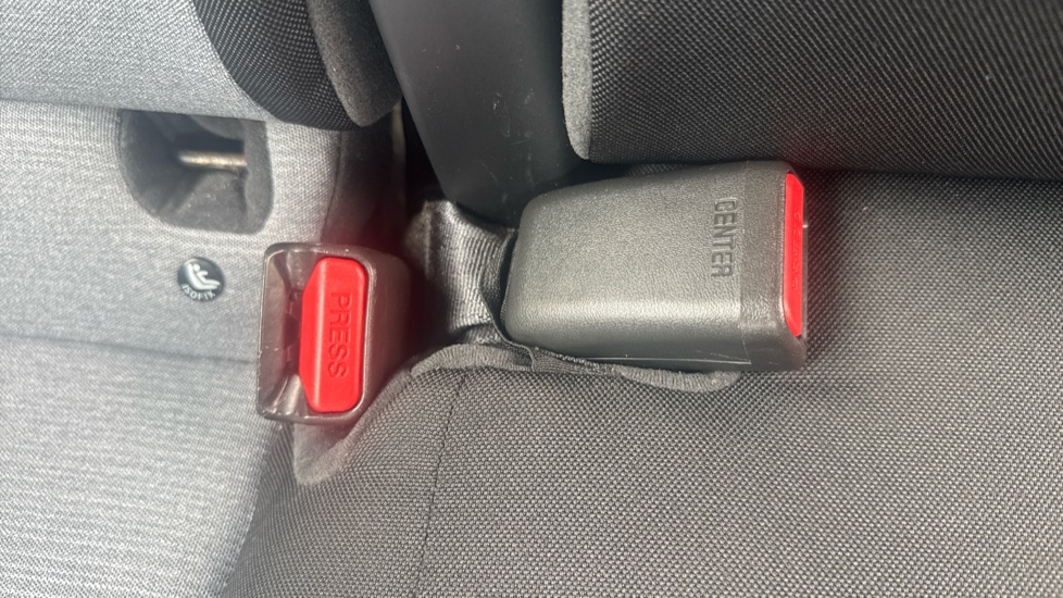 Hyundai i20 1.2 Blue Drive S 5dr Petrol Hatchback - Image 17