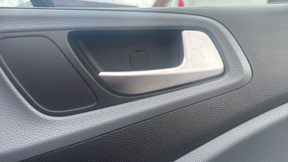 Hyundai i20 1.2 Blue Drive S 5dr Petrol Hatchback - Image 35