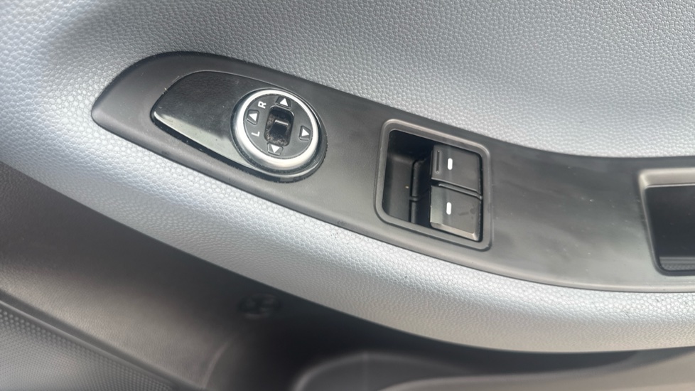 Hyundai i20 1.2 Blue Drive S 5dr Petrol Hatchback - Image 36