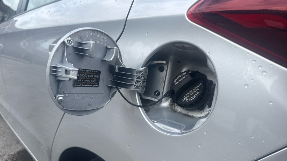Hyundai i20 1.2 Blue Drive S 5dr Petrol Hatchback - Image 39