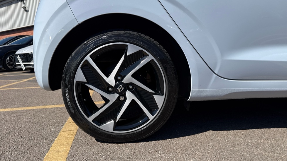 Hyundai i10 1.2 MPi Premium 5dr Petrol Hatchback - Image 7