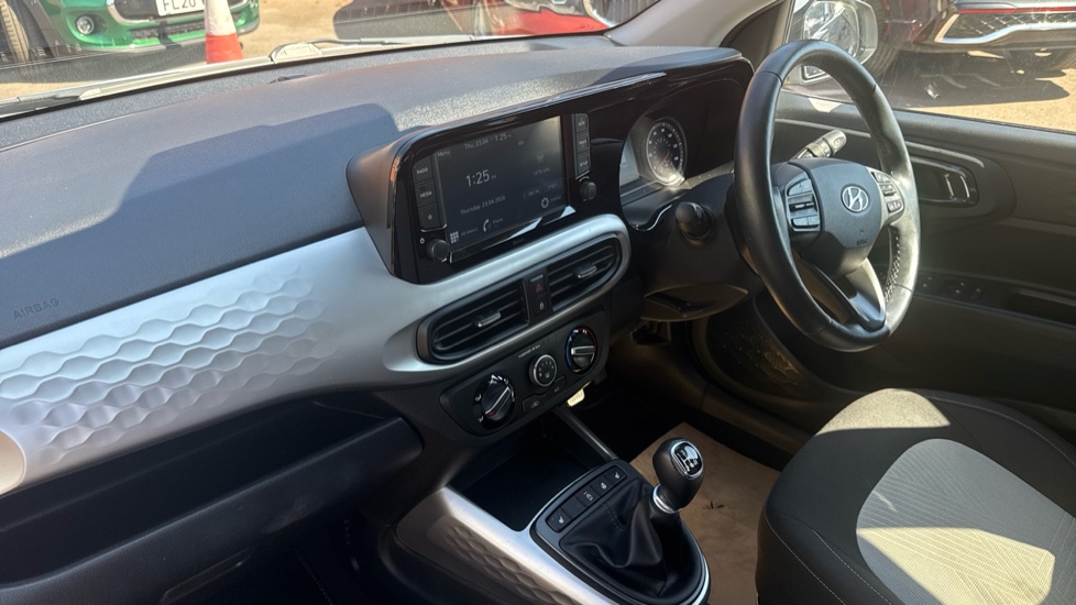 Hyundai i10 1.2 MPi Premium 5dr Petrol Hatchback - Image 9