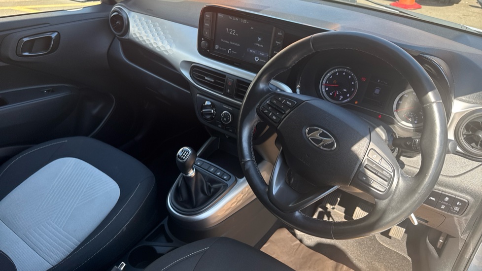 Hyundai i10 1.2 MPi Premium 5dr Petrol Hatchback - Image 11