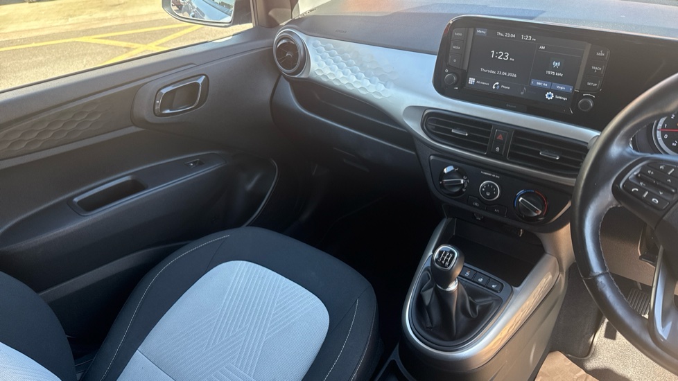 Hyundai i10 1.2 MPi Premium 5dr Petrol Hatchback - Image 14