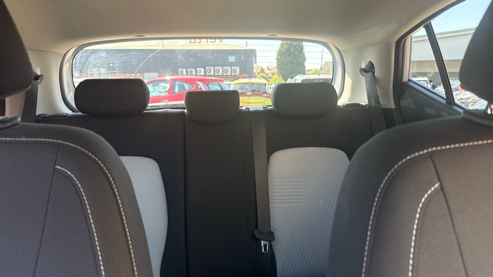Hyundai i10 1.2 MPi Premium 5dr Petrol Hatchback - Image 15