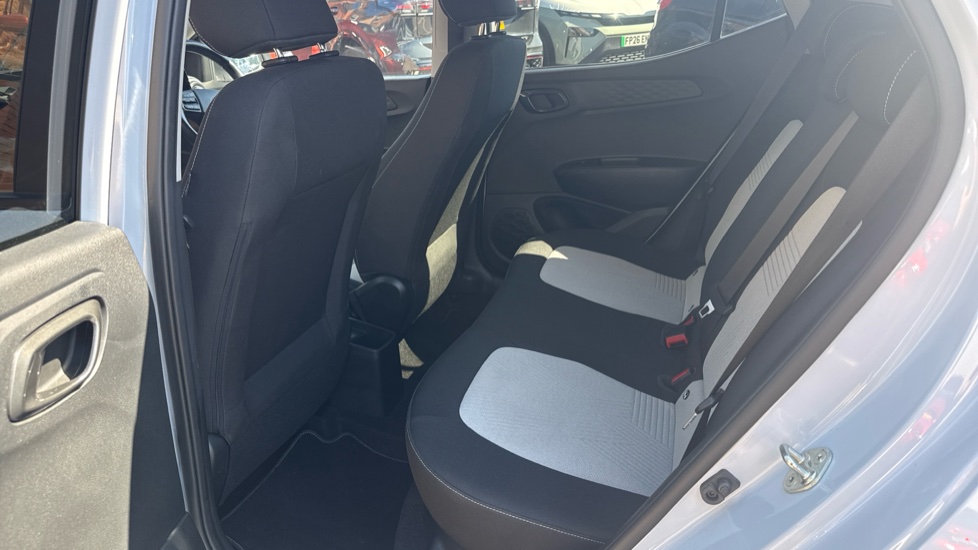 Hyundai i10 1.2 MPi Premium 5dr Petrol Hatchback - Image 16