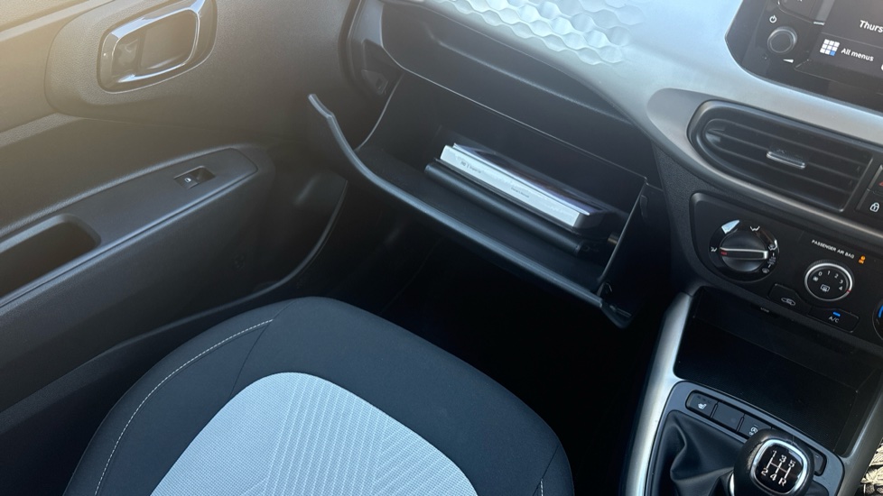 Hyundai i10 1.2 MPi Premium 5dr Petrol Hatchback - Image 23