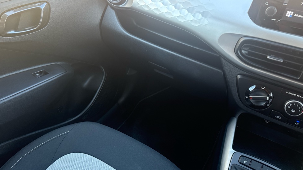 Hyundai i10 1.2 MPi Premium 5dr Petrol Hatchback - Image 24