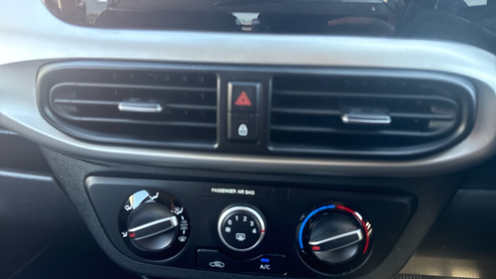 Hyundai i10 1.2 MPi Premium 5dr Petrol Hatchback - Image 28