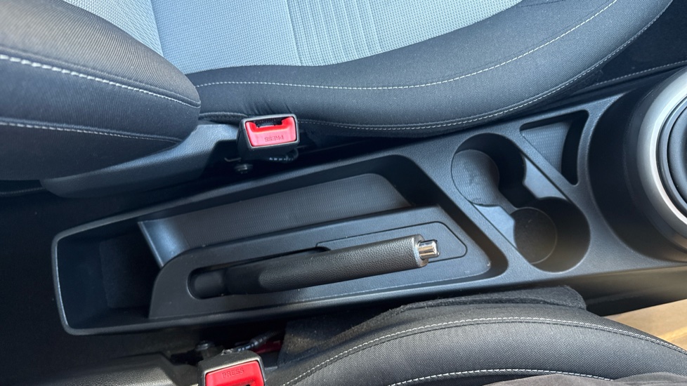 Hyundai i10 1.2 MPi Premium 5dr Petrol Hatchback - Image 33
