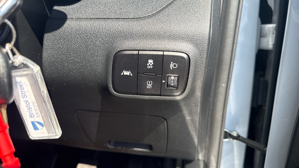 Hyundai i10 1.2 MPi Premium 5dr Petrol Hatchback - Image 35