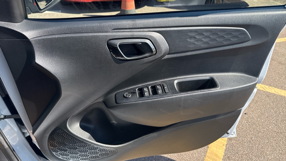 Hyundai i10 1.2 MPi Premium 5dr Petrol Hatchback - Image 37