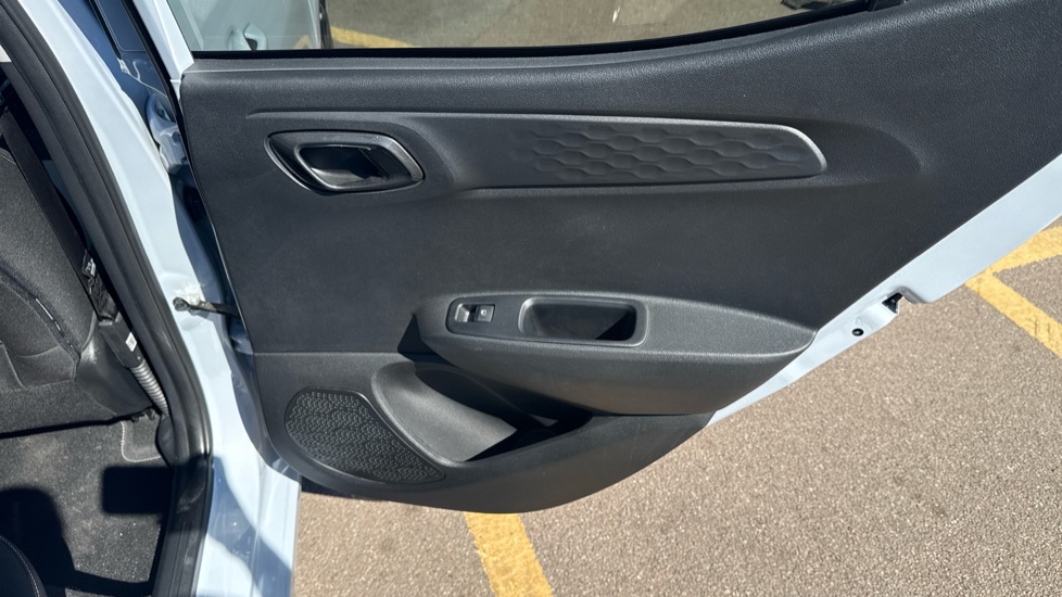 Hyundai i10 1.2 MPi Premium 5dr Petrol Hatchback - Image 38