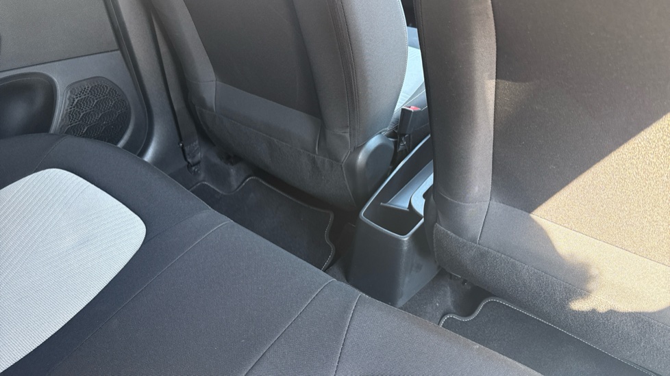 Hyundai i10 1.2 MPi Premium 5dr Petrol Hatchback - Image 39