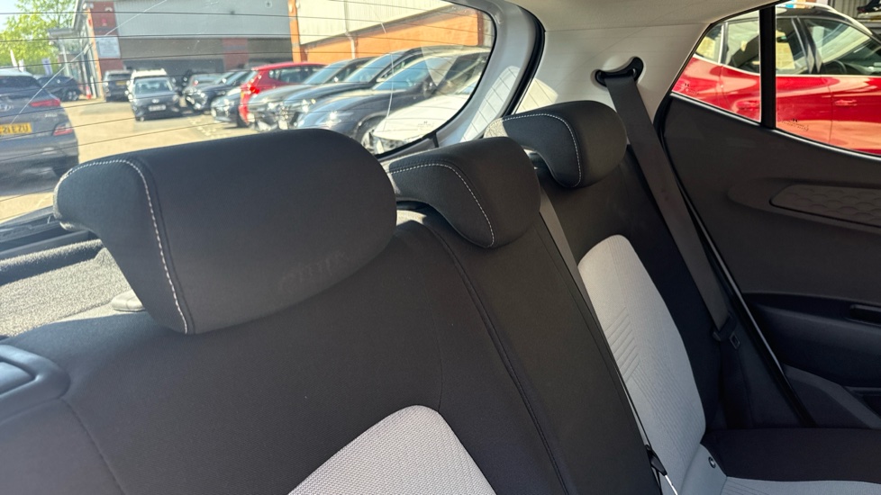 Hyundai i10 1.2 MPi Premium 5dr Petrol Hatchback - Image 40