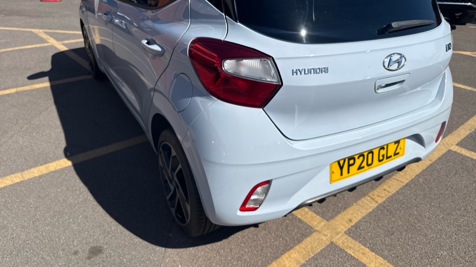 Hyundai i10 1.2 MPi Premium 5dr Petrol Hatchback - Image 44