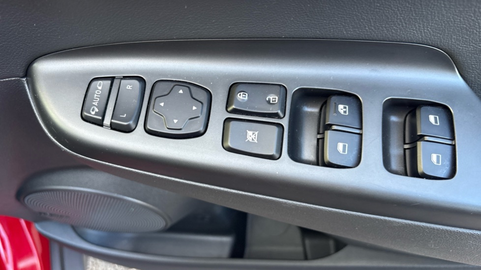 Hyundai KONA 1.6 GDi Hybrid Ultimate 5dr DCT Hybrid Hatchback - Image 32
