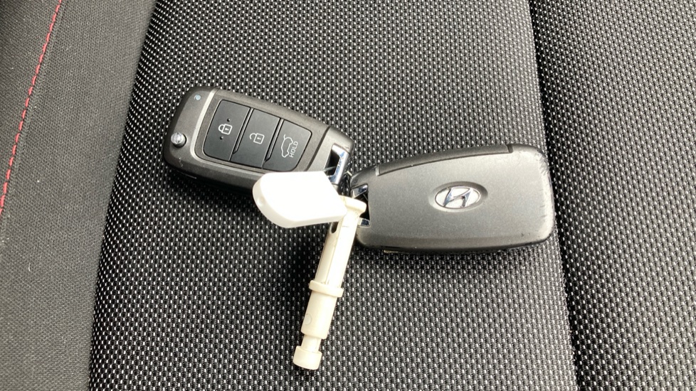 Hyundai KONA 1.0 TGDi 48V MHEV N Line 5dr Petrol Hatchback - Image 20