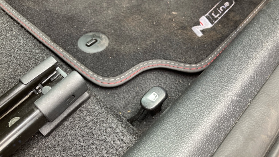 Hyundai KONA 1.0 TGDi 48V MHEV N Line 5dr Petrol Hatchback - Image 32