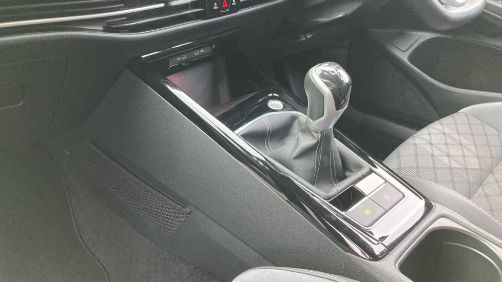 Volkswagen Golf 1.5 TSI R-Line 5dr Petrol Hatchback - Image 13