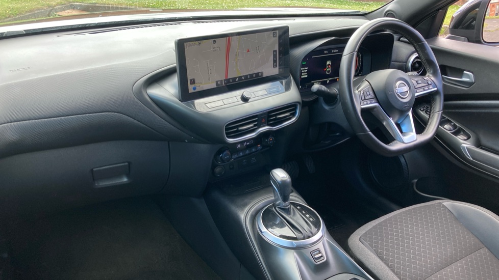Nissan Juke 1.6 Hybrid N-Connecta 5dr Auto Hybrid Hatchback - Image 9