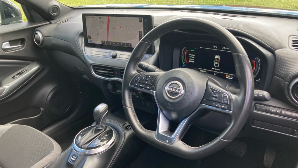 Nissan Juke 1.6 Hybrid N-Connecta 5dr Auto Hybrid Hatchback - Image 11