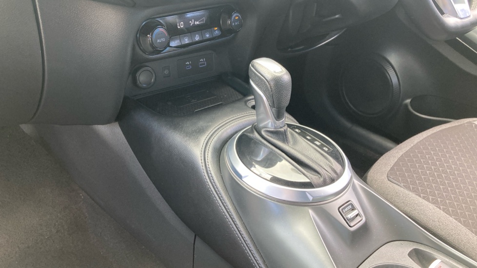Nissan Juke 1.6 Hybrid N-Connecta 5dr Auto Hybrid Hatchback - Image 13