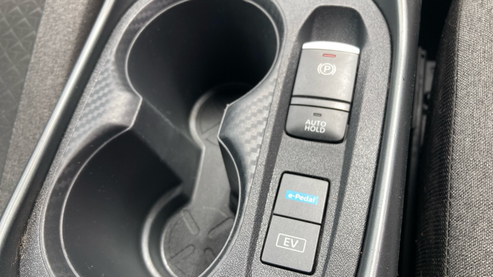 Nissan Juke 1.6 Hybrid N-Connecta 5dr Auto Hybrid Hatchback - Image 22