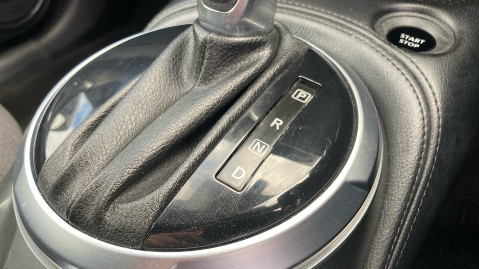 Nissan Juke 1.6 Hybrid N-Connecta 5dr Auto Hybrid Hatchback - Image 23