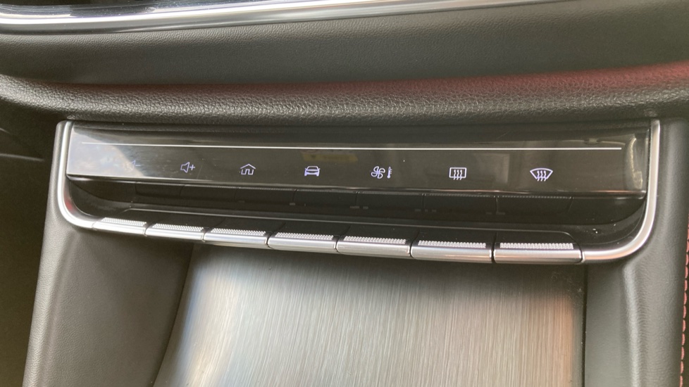 MG HS 1.5 T-GDI Trophy 5dr Petrol Hatchback - Image 38