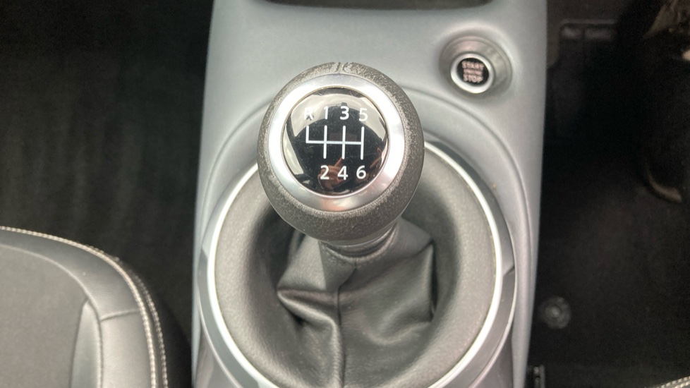 Nissan Juke 1.0 DiG-T 114 Tekna 5dr Petrol Hatchback - Image 27