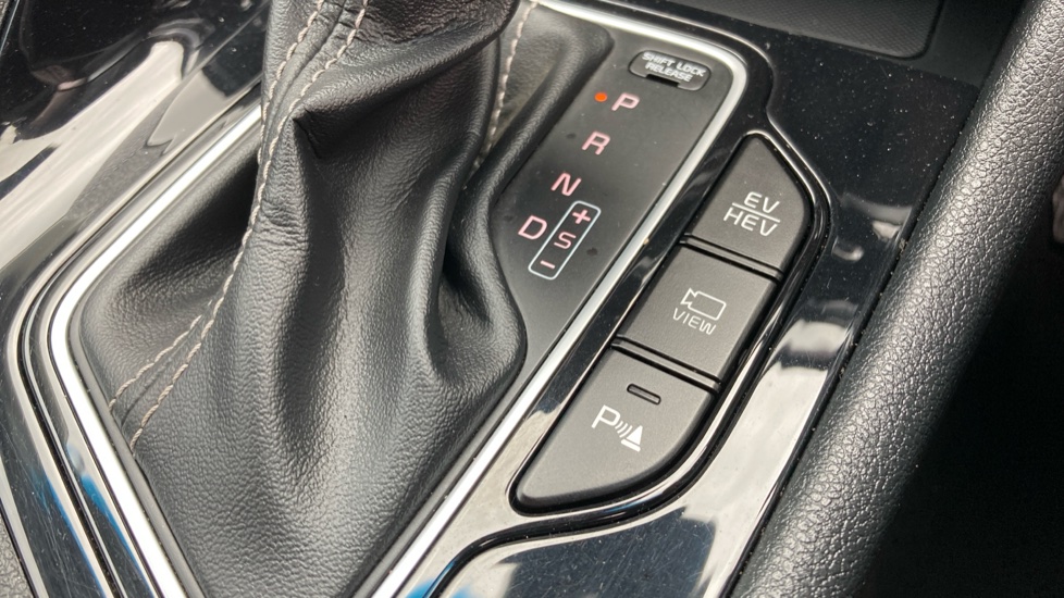 Kia Niro 1.6 GDi PHEV 3 5dr DCT Estate - Image 40