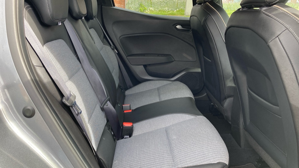 Renault Clio 1.0 TCe 90 Techno 5dr Petrol Hatchback - Image 16