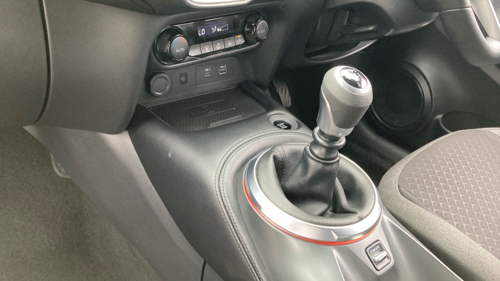 Nissan Juke 1.0 DiG-T N-Connecta 5dr Petrol Hatchback - Image 13