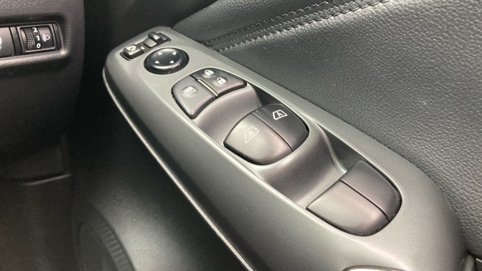 Nissan Juke 1.0 DiG-T N-Connecta 5dr Petrol Hatchback - Image 25