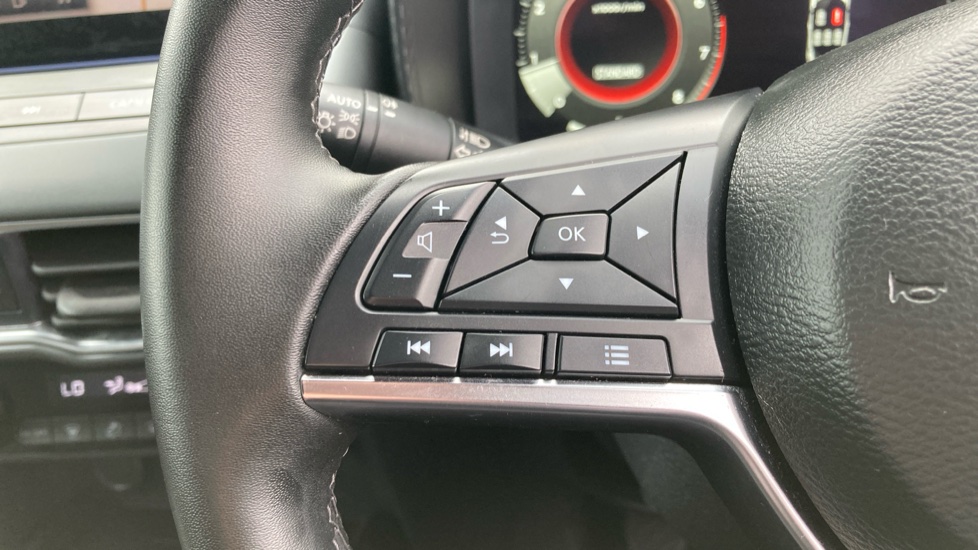 Nissan Juke 1.0 DiG-T N-Connecta 5dr Petrol Hatchback - Image 27