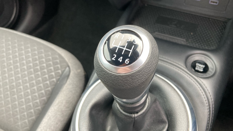 Nissan Juke 1.0 DiG-T N-Connecta 5dr Petrol Hatchback - Image 31
