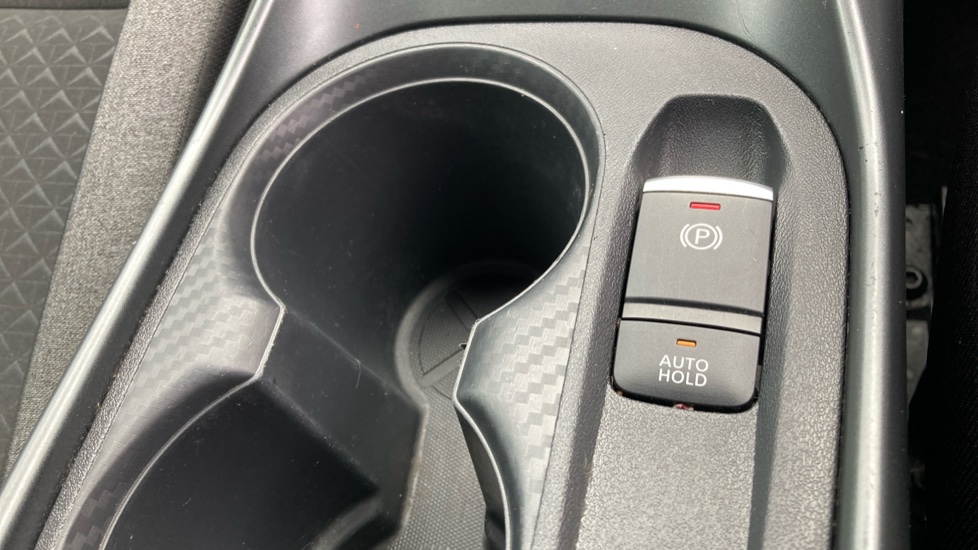 Nissan Juke 1.0 DiG-T N-Connecta 5dr Petrol Hatchback - Image 32