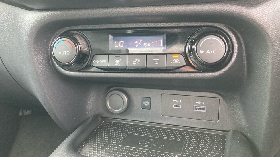 Nissan Juke 1.0 DiG-T N-Connecta 5dr Petrol Hatchback - Image 35
