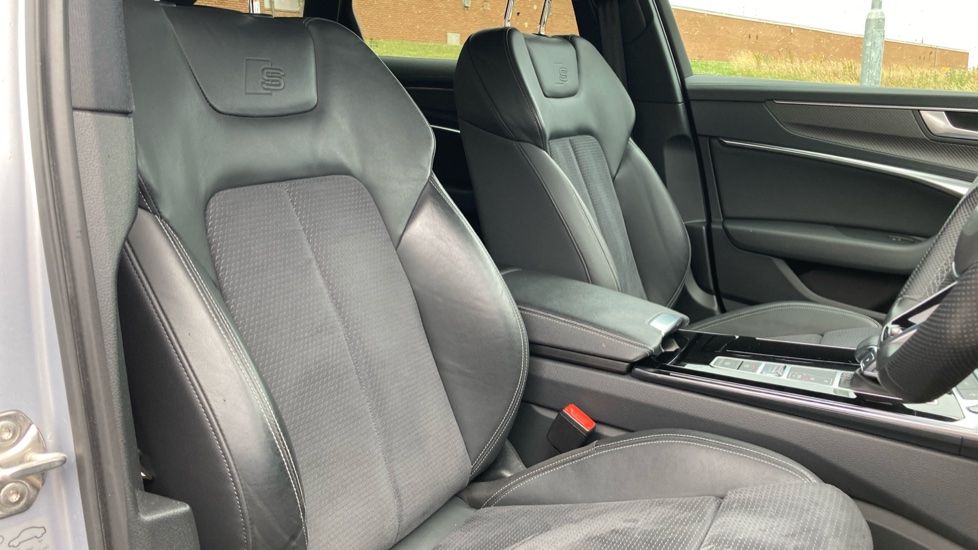Audi A6 40 TDI Black Edition 5dr S Tronic Diesel Estate - Image 37