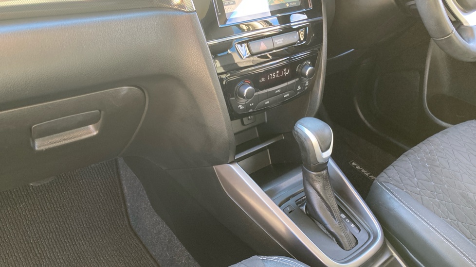 Suzuki Vitara 1.5 Hybrid SZ5 5dr AGS Hybrid Estate - Image 13